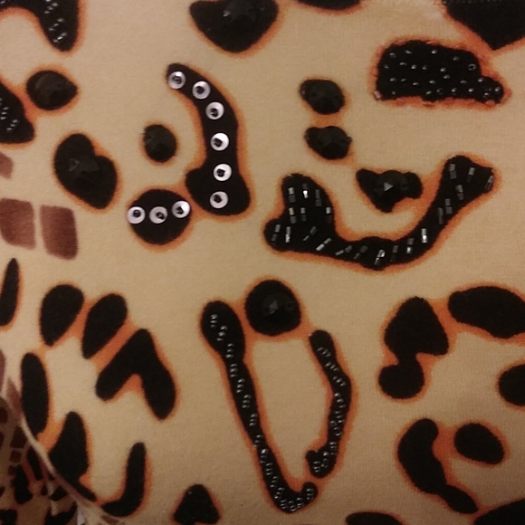 ANIMAL PRINT TOP - Picture 2 of 8